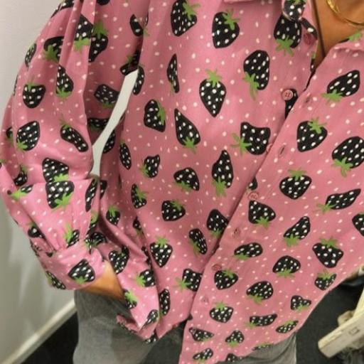 Camisa Fresas Compañia Fantastica.  