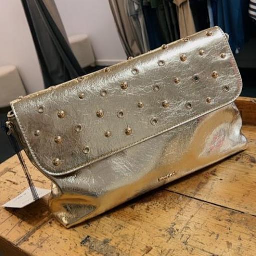 Bolso Dorado Tachas Mimimua. [2]