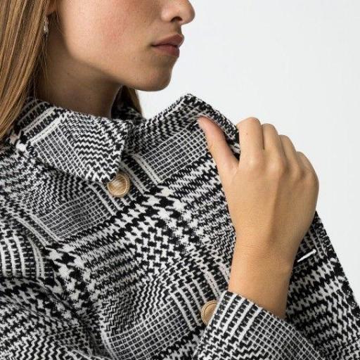 Abrigo Coquete Tiffosi . [1]