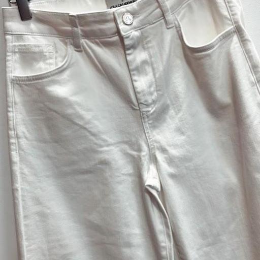 Pantalón tejano Blanco  Lola Casademunt.  [1]