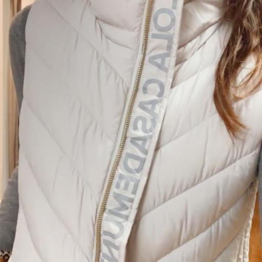 Chaleco Acolchado Crudo Lola Casademunt.  [2]