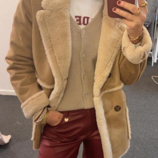 Pantalón Rojo encerado Lola Casademunt.  [1]