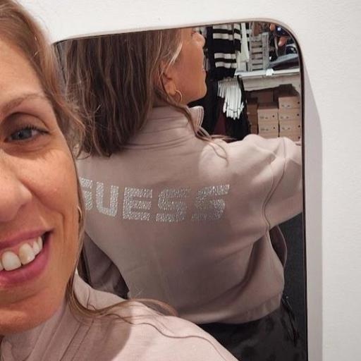 Sudadera Rosa nude Guess. [3]