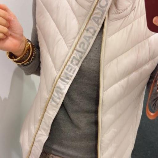 Chaleco Acolchado Crudo Lola Casademunt.  [3]