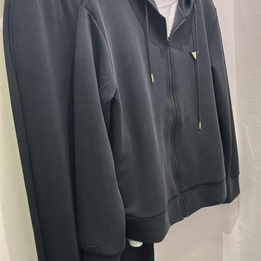 Sudadera Básica Negra Guess.