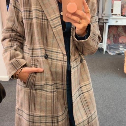 Abrigo Tartin Cuadros Tiffosi .