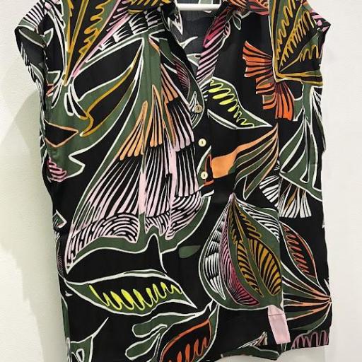 Blusa estampada  Lola Casademunt. 