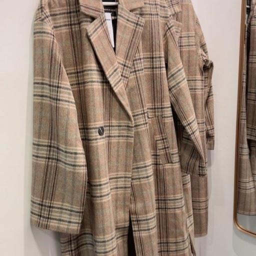 Abrigo Tartin Cuadros Tiffosi . [3]