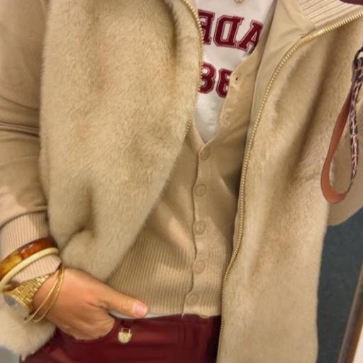 Chaleco pelo Beige Lola Casademunt.  [1]