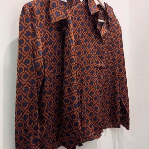 Camisa logotipada azul marino Lola Casademunt.  [0]