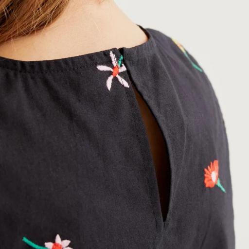 Top Black Garden Compañía Fantástica. 