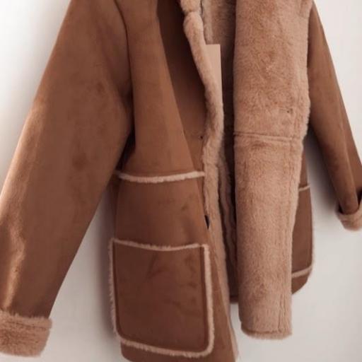 Abrigo Peludo Camel Freequent. [3]