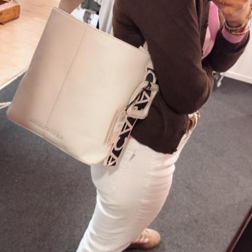 Bolso Shooper Asa Nylon Lola Casademunt. [3]