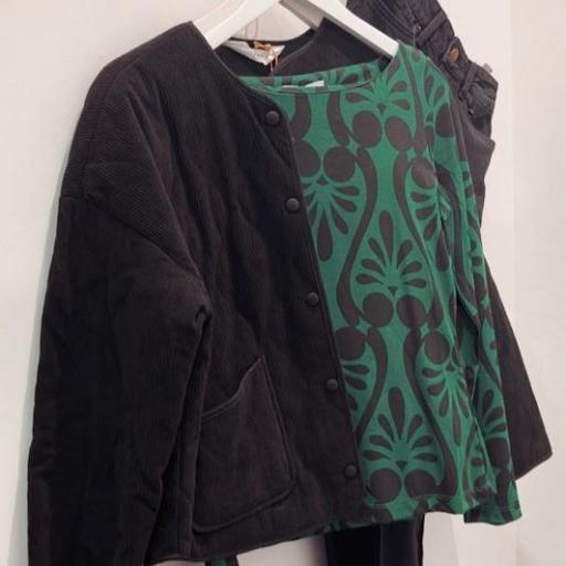 Chaqueta Pana negra Compañia Fantastica.   [3]