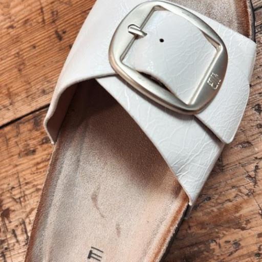 Sandalia Beige. [2]