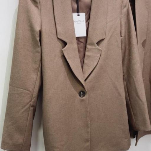 Americana Brown Mimimua. [2]