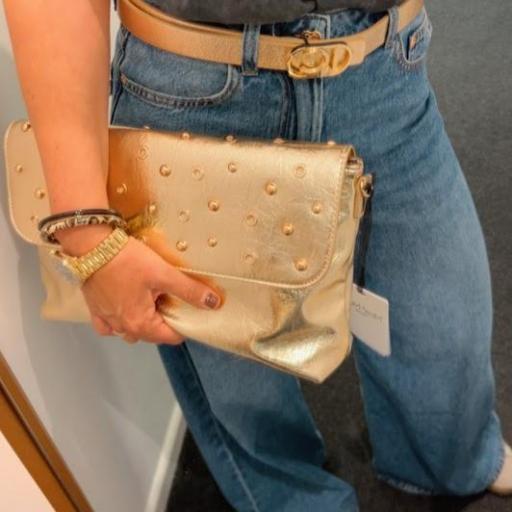 Bolso Dorado Tachas Mimimua. [1]