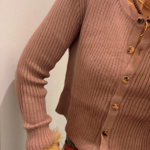 Cárdigan canalé pelo Rosa Nude Nekane. [3]