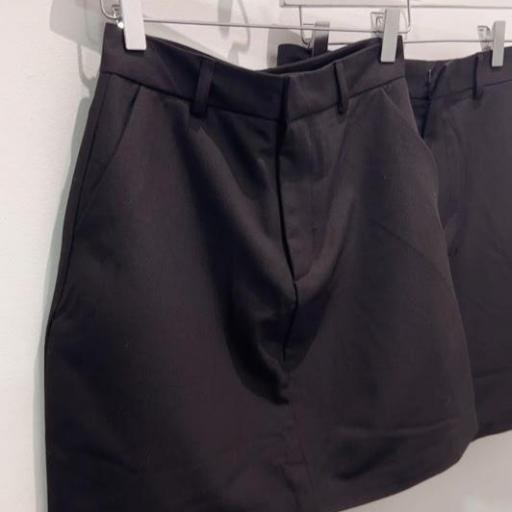 Falda negra Zuca Tiffosi. [1]