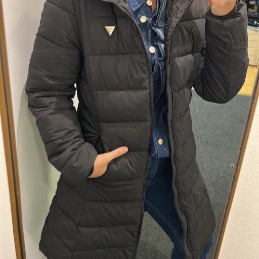 Chaqueta plumifero largo Negro / Beige Guess. [1]