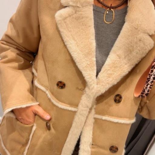 Abrigo Peludo Camel Freequent. [2]