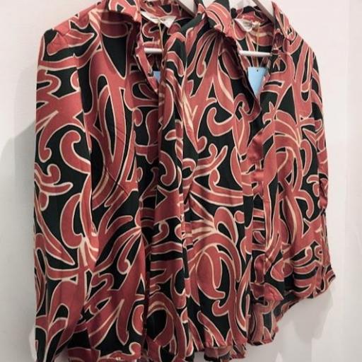Camisa Abstract Verde & Rosa Compañia Fantastica.   [2]