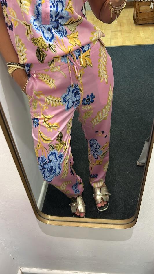 Pantalón rosa flores Lola Casademunt.