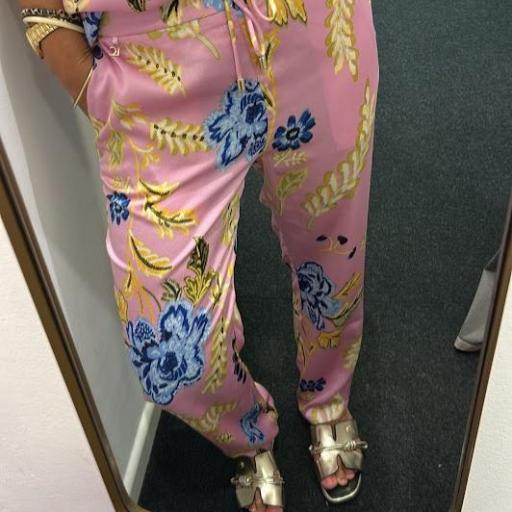 Pantalón rosa flores Lola Casademunt.