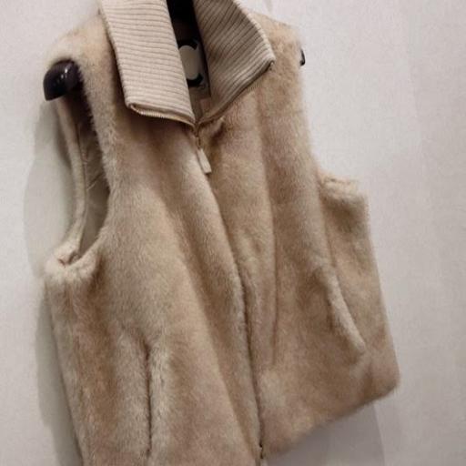 Chaleco pelo Beige Lola Casademunt.  [3]