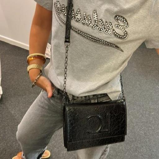 Camiseta Exclusive Lola Casademunt. 