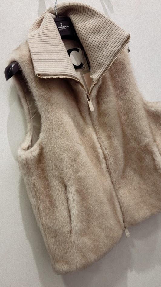 Chaleco pelo Beige Lola Casademunt.