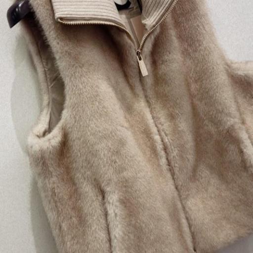 Chaleco pelo Beige Lola Casademunt.