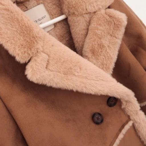 Abrigo Peludo Camel Freequent. [1]