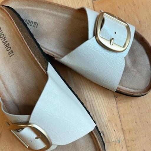 Sandalia Beige. [3]