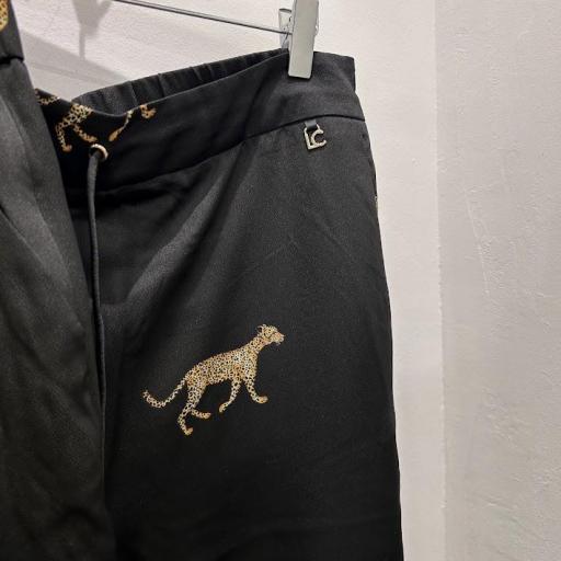 Pantalón negro pantera Lola Casademunt.  [2]