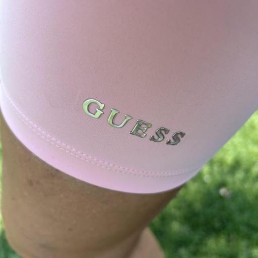 Short gym rosa Guess. [1]