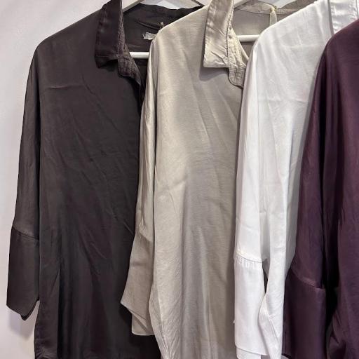 Blusa satinada . [3]