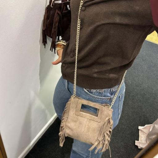 Bolso ante Cuadrado flecos.  [1]