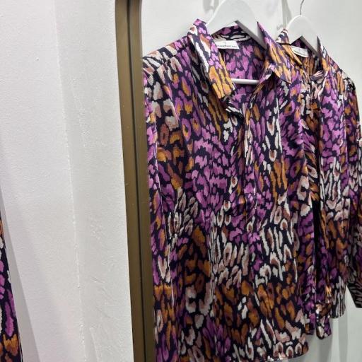 Camisa Estampado animal morado Lola Casademunt.