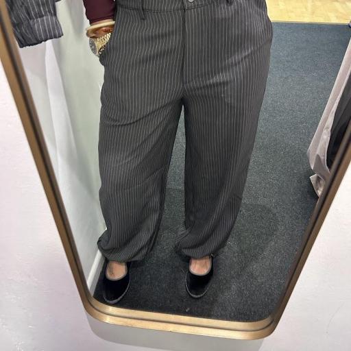 Pantalón gris raya Freequent. [0]