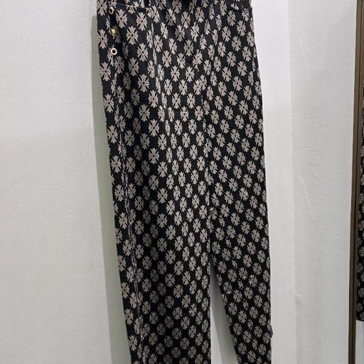 Pantaló Jacquard Flores Hidraulica. 