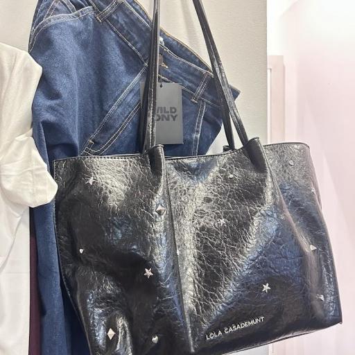 Bolso shopper multitachas negre Lola Casademunt.  [3]