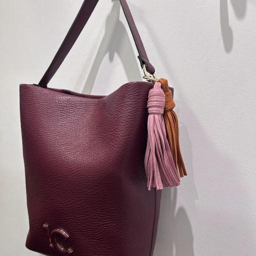 Bolso Burdeos Pompones Lola Casademunt.  [2]