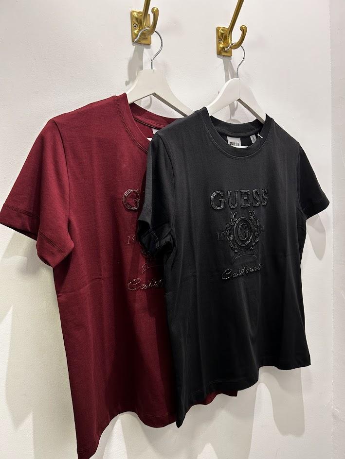 Camiseta Barroca Pedreria Guess.