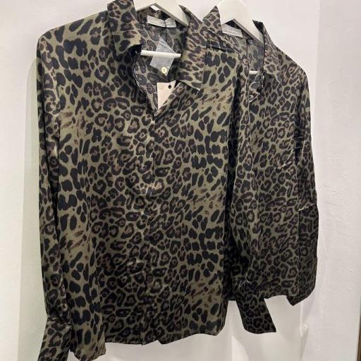 Camisa animal print Lola casademunt.