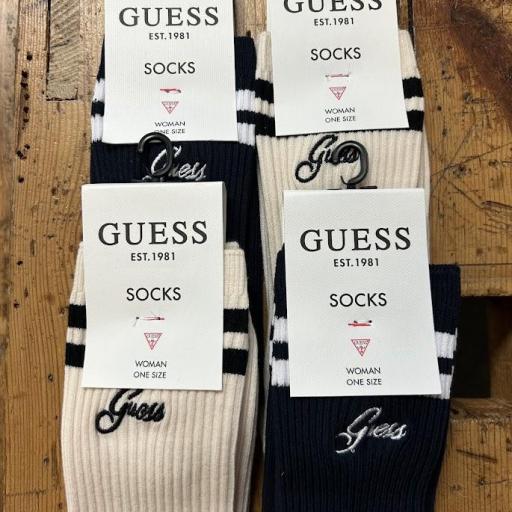 Calcetines Guess .