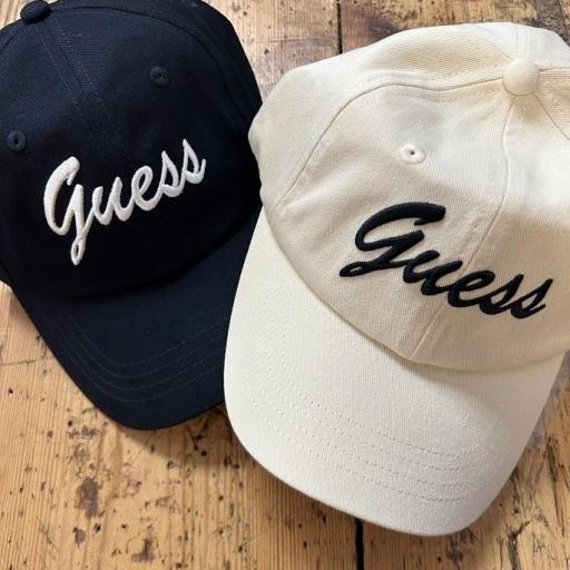 Gorra Guess .