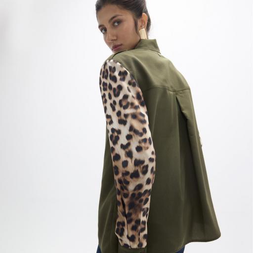 Camisa kaki combinada leopardo Lola Casademunt. [2]