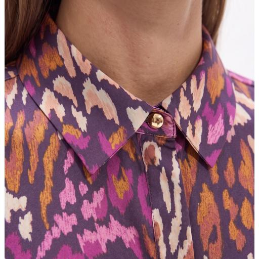 Camisa Estampado animal morado Lola Casademunt. [1]