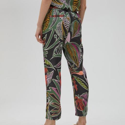 Pantalón jogger estampado  Lola Casademunt.  [2]